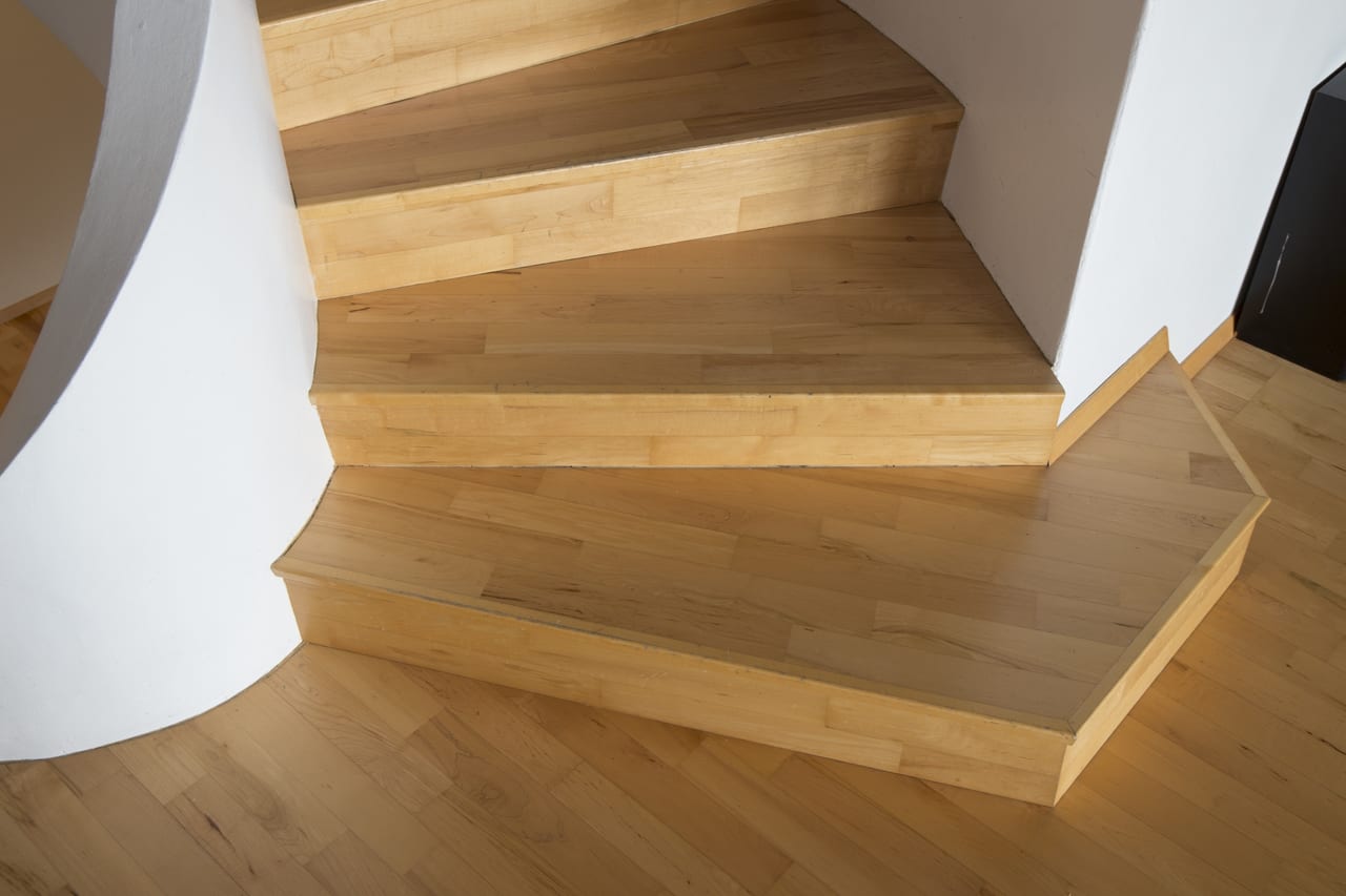 Escalier en chêne rénové